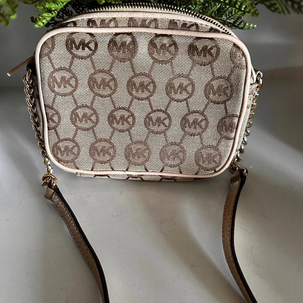 043. Michael Kors Brown Logo Crossbody Bag - Picture 2 of 11